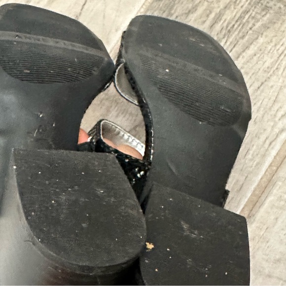 Anne Klein Blocked Heels Double Striped Iflex Sandals 6M - Picture 5 of 5